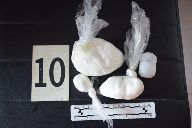 Umažanin nabavio drogu pa prepakiranu pokušao dilati. Uhićen je!